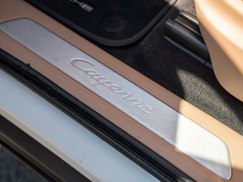 Certified 2022 Porsche Cayenne AWD/4WD image 11