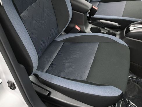 New 2025 Nissan Versa SV w/ Trunk Package FWD image 21