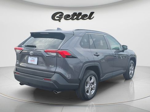 Used 2022 Toyota RAV4 XLE w/ Convenience Package FWD image 5