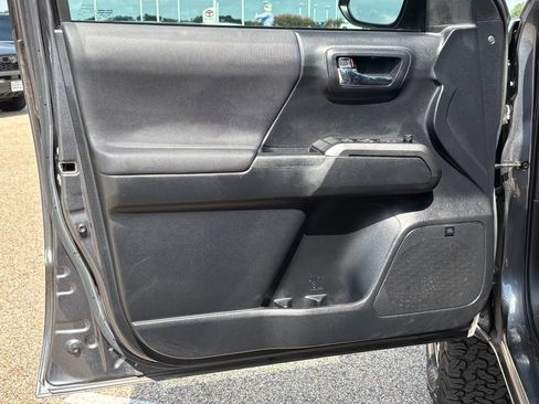 Used 2019 Toyota Tacoma TRD Off-Road AWD/4WD image 25