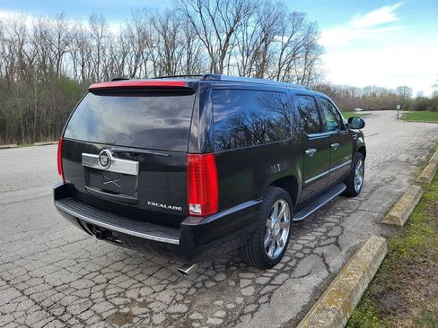 Used 2011 Cadillac Escalade ESV Luxury image 7