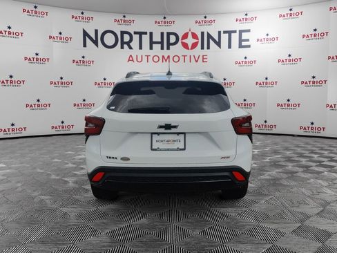 New 2025 Chevrolet Trax RS w/ Sunroof Package image 5