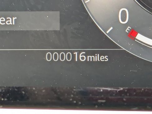 Used 2024 Land Rover Range Rover Evoque Dynamic SE image 11