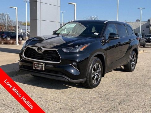 Used 2023 Toyota Highlander XLE AWD/4WD image 7