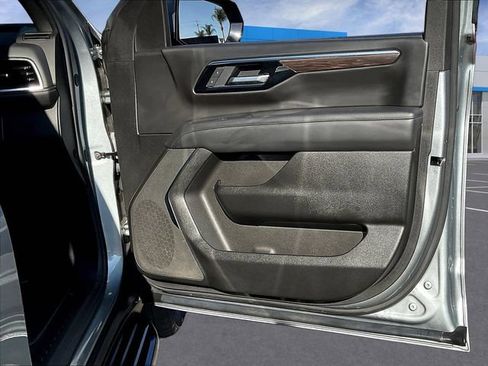 Certified 2025 Chevrolet Suburban LS AWD/4WD image 31