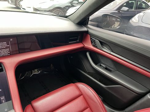 Used 2020 Porsche Taycan Turbo image 32