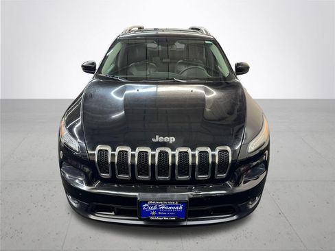 Used 2018 Jeep Cherokee Latitude Plus w/ Comfort/Convenience Group FWD image 12