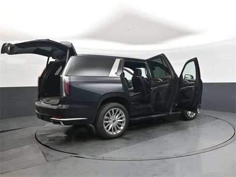 Used 2022 Cadillac Escalade Premium Luxury image 48