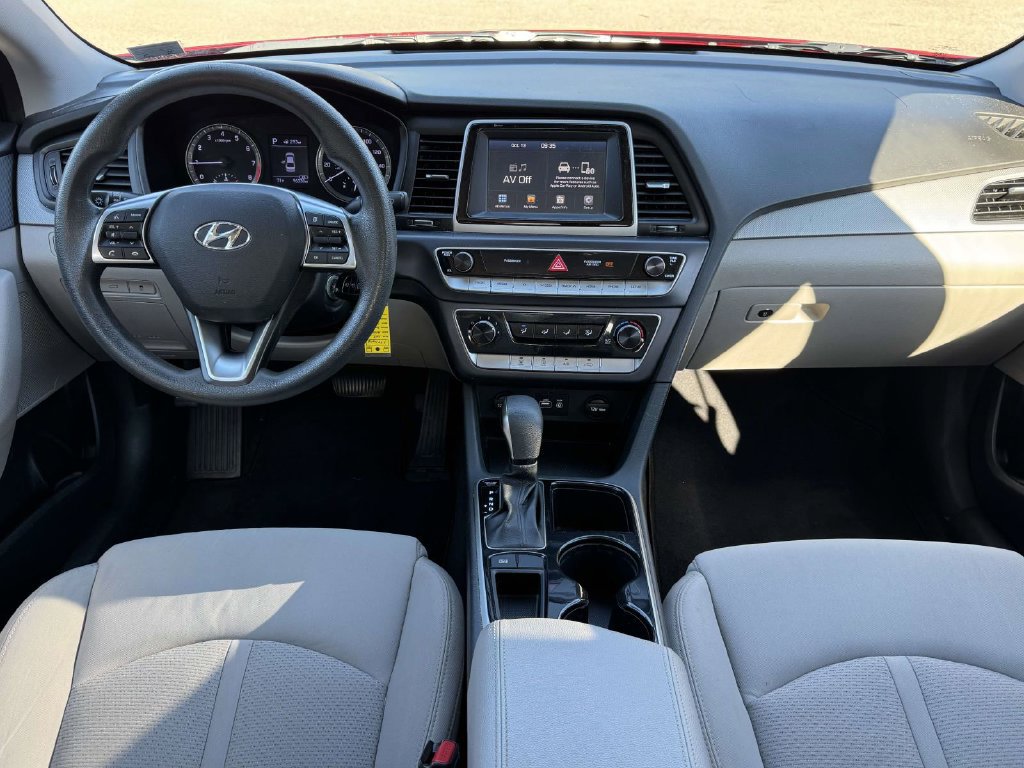 Used 2018 Hyundai Sonata SE FWD image 2