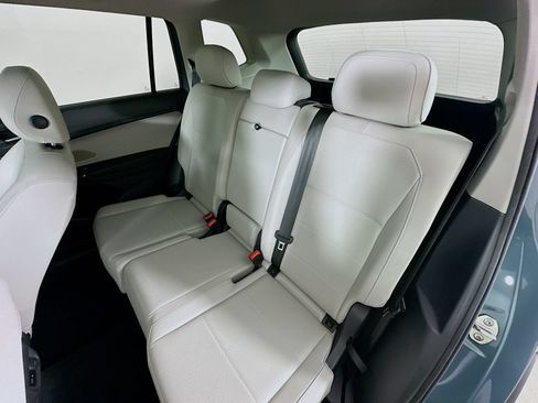 Used 2020 Volkswagen Tiguan SEL AWD/4WD image 36