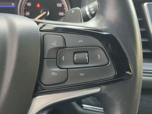 Used 2023 Buick Enclave Essence image 25