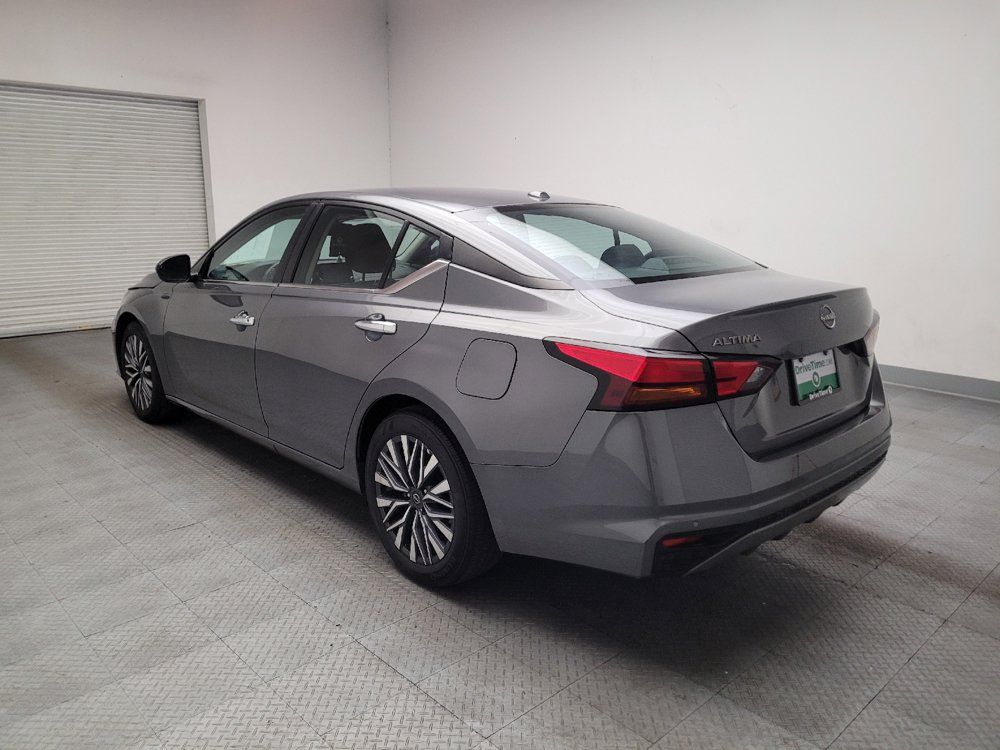 Used 2025 Nissan Altima 2.5 SV FWD image 5