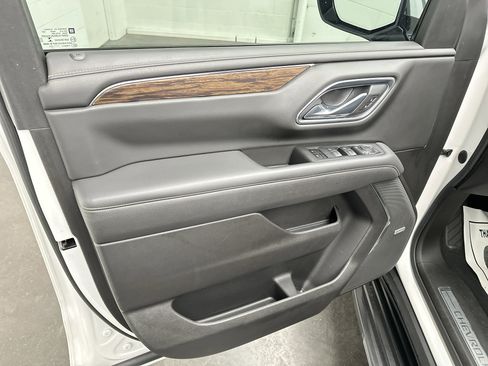 Used 2021 Chevrolet Suburban Premier image 20