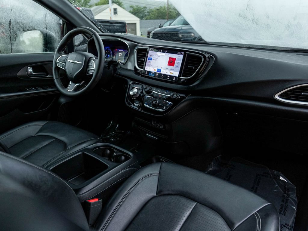 Used 2025 Chrysler Pacifica Select FWD image 31