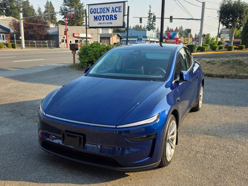 Used 2026 Tesla Model Y AWD image 1