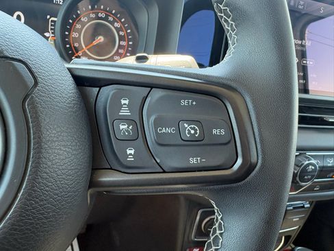 Used 2025 Jeep Wrangler Unlimited Rubicon AWD/4WD image 16