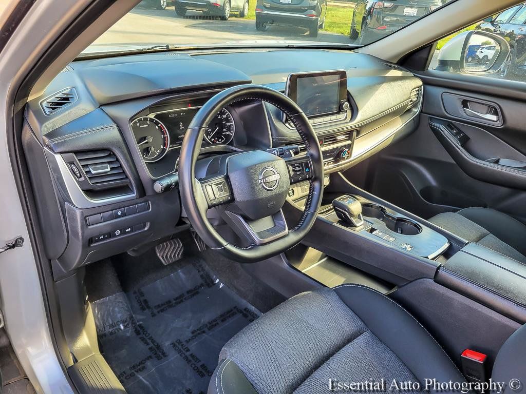 Used 2025 Nissan Rogue SV FWD image 10