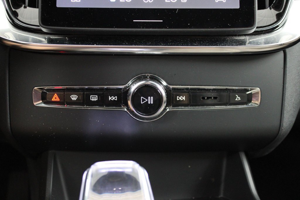 Certified 2025 Volvo XC90 B5 Ultra AWD/4WD image 38
