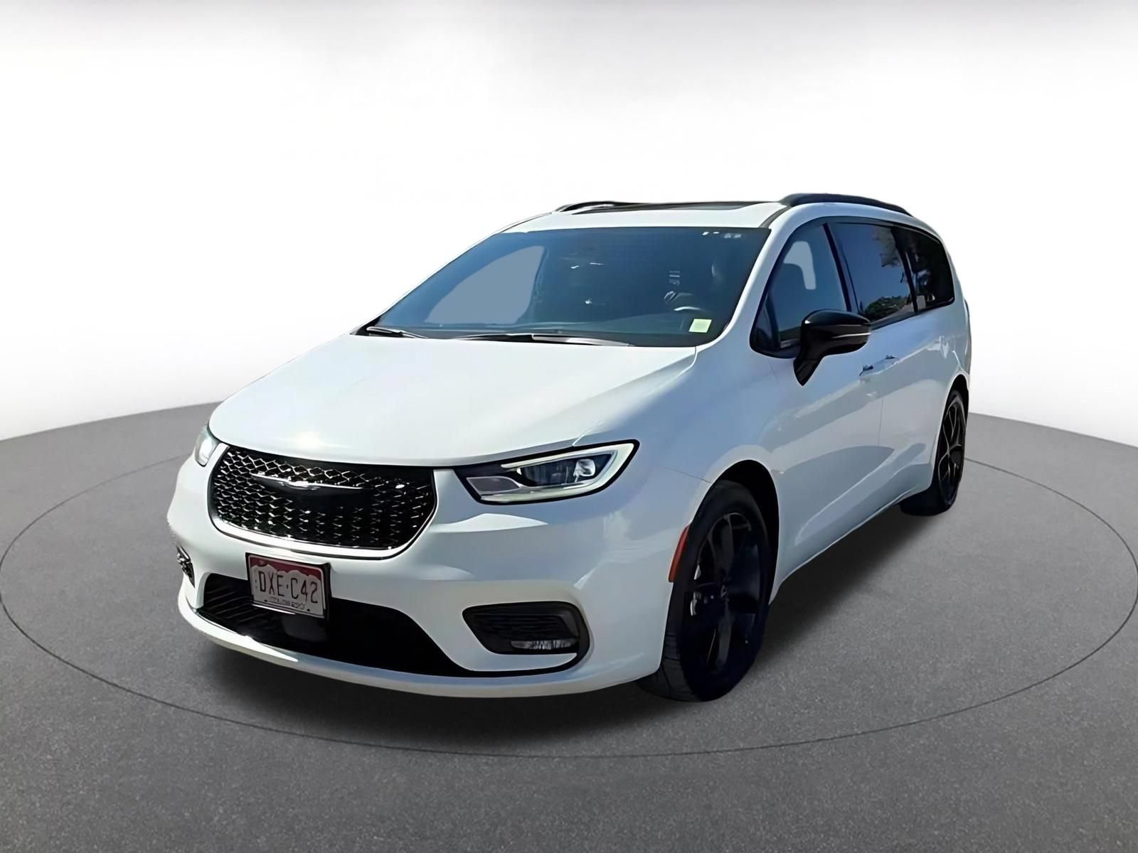 Used 2025 Chrysler Pacifica Limited FWD image 6