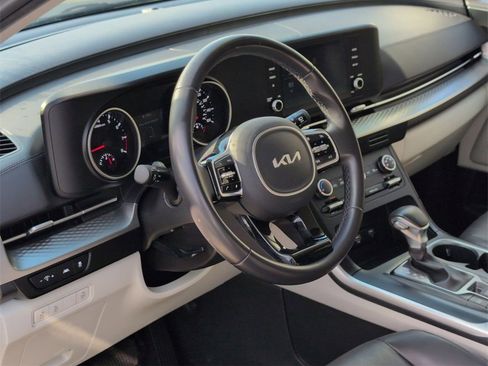 Certified 2024 Kia Carnival LX image 9