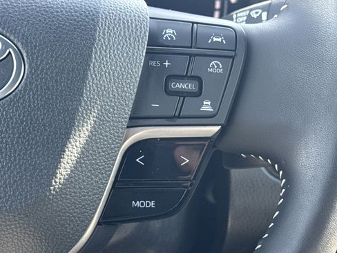 Used 2025 Toyota Camry SE w/ Multimedia Upgrade Package image 7