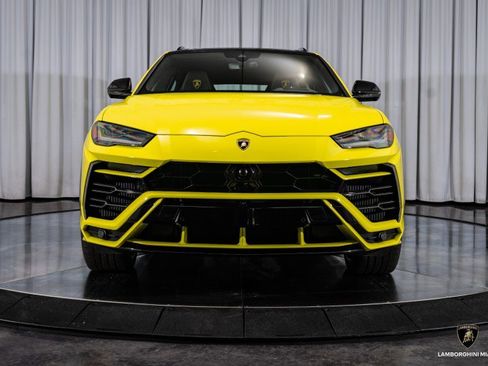 Used 2019 Lamborghini Urus image 2