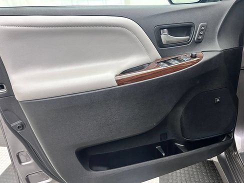 Used 2019 Toyota Sienna Limited Premium AWD/4WD image 11