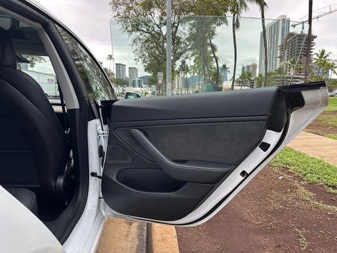 Used 2018 Tesla Model 3 Mid Range image 16