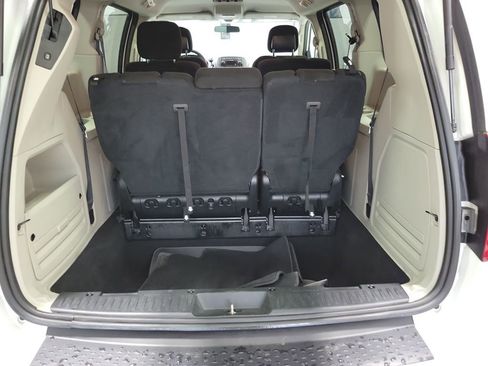 Used 2016 Dodge Grand Caravan SXT image 23