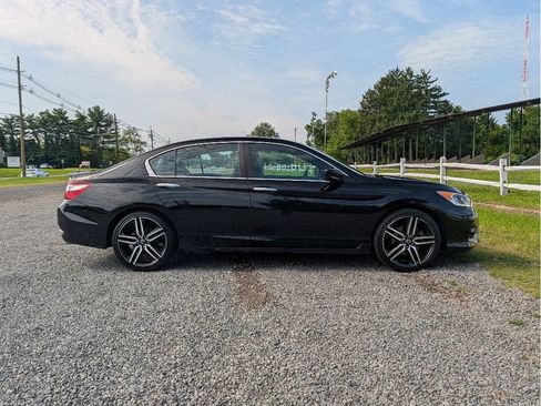Used 2017 Honda Accord Sport image 4