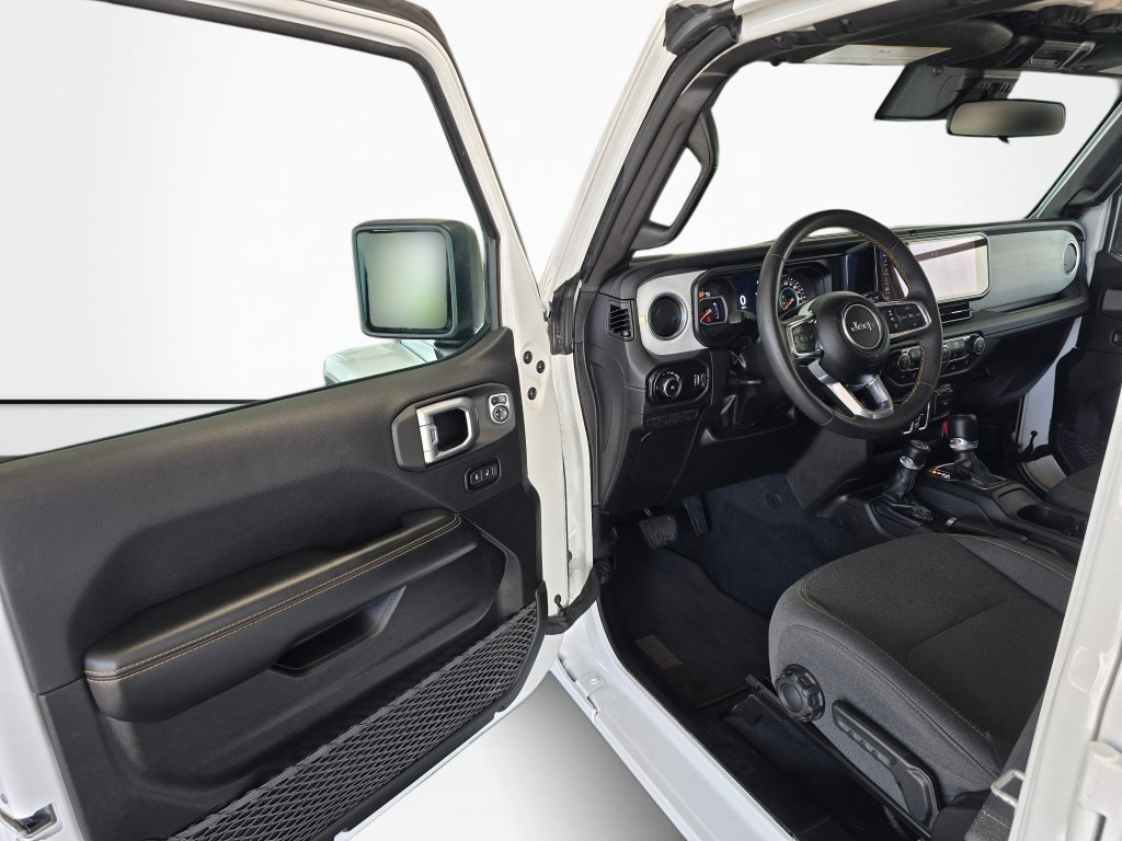 Used 2025 Jeep Wrangler Unlimited Sahara AWD/4WD image 31