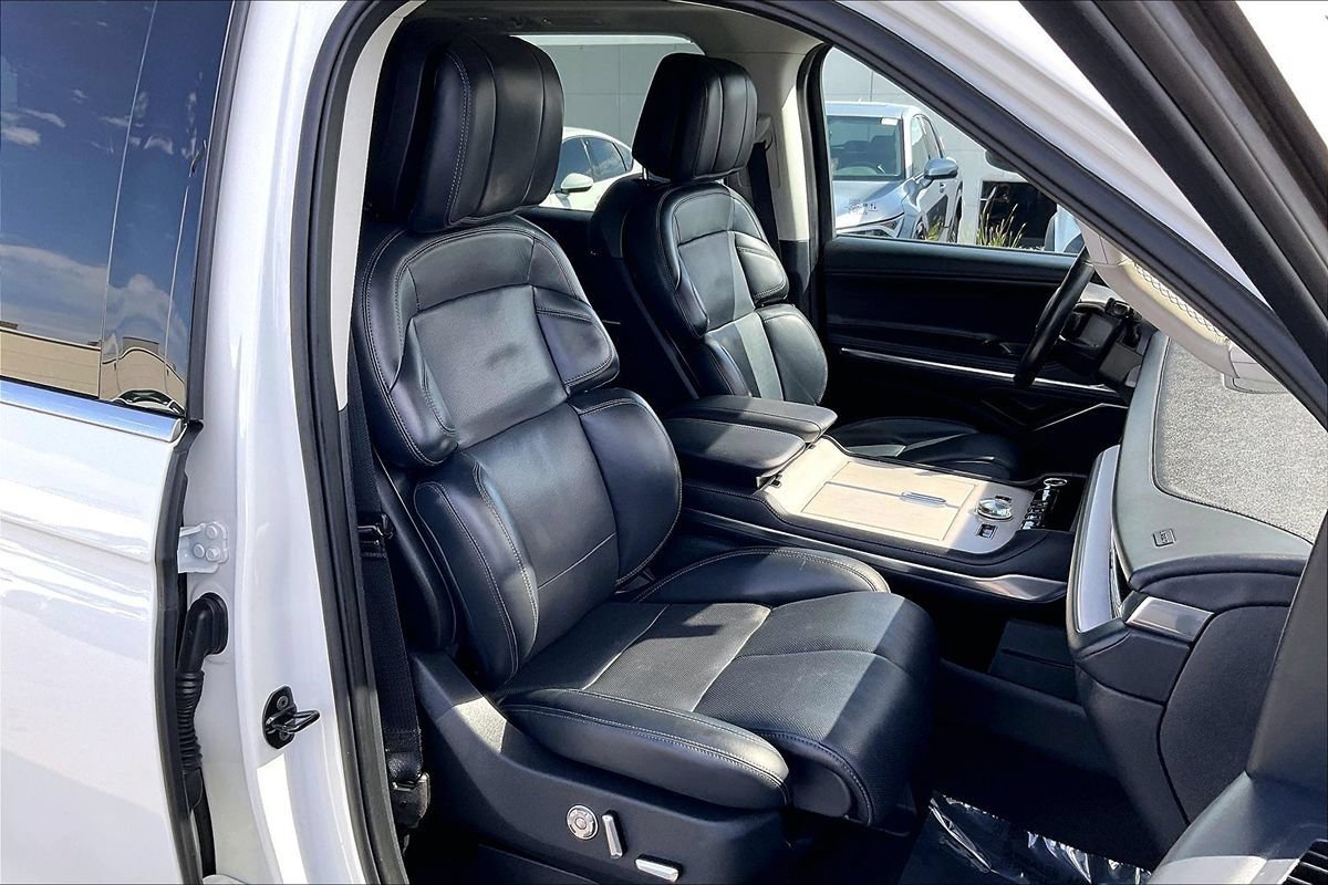 Used 2025 Lincoln Navigator Reserve AWD/4WD image 26
