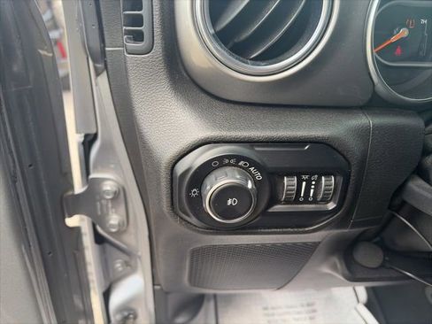 Used 2019 Jeep Wrangler Unlimited Sahara image 19