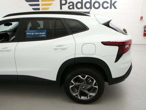 Certified 2025 Chevrolet Trax LT w/ Driver Confidence Package FWD image 6