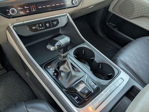 Used 2025 Kia Carnival image 23