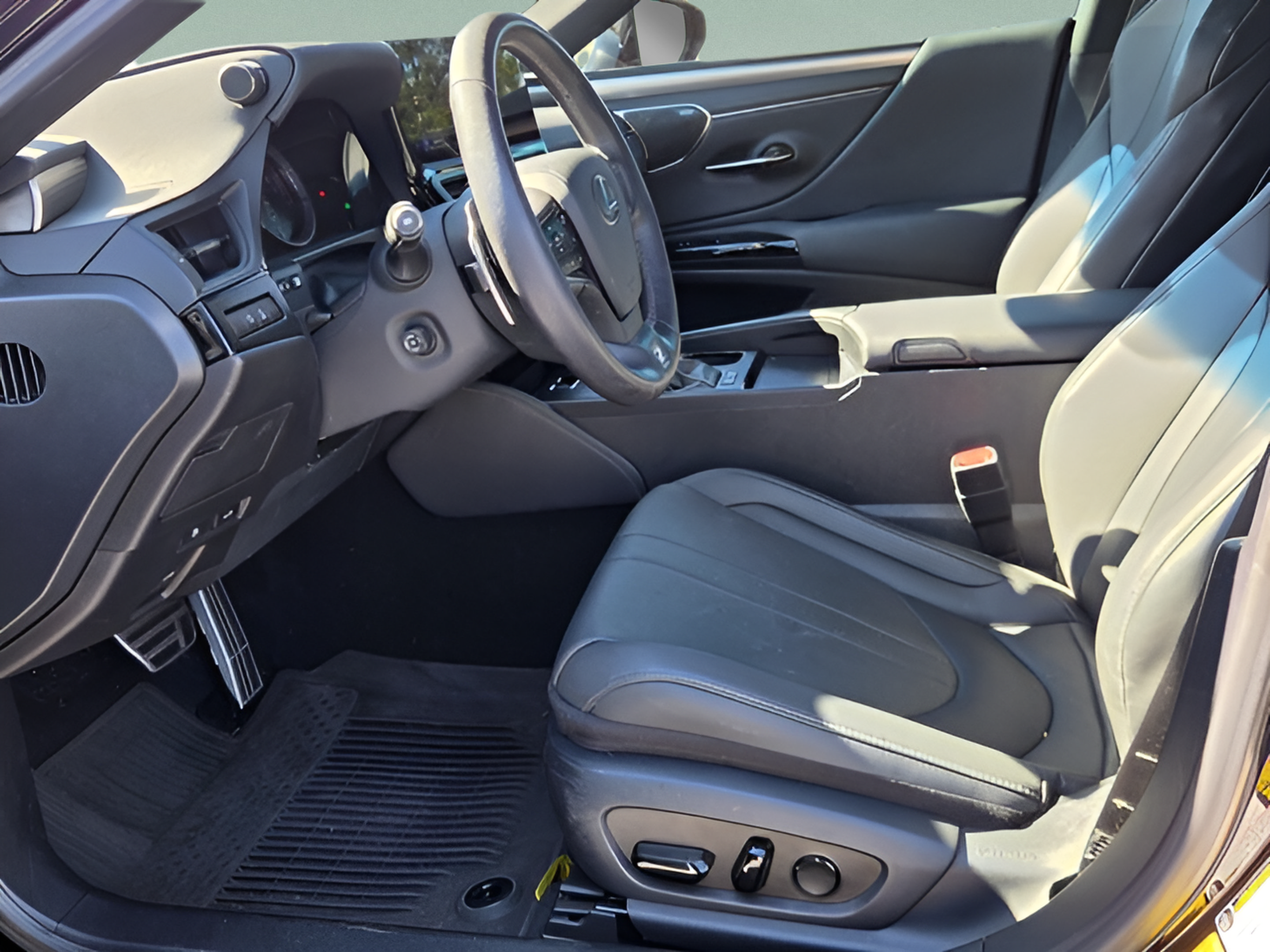 Certified 2024 Lexus ES 300h F Sport w/ Accessory Package (Z2) FWD image 9