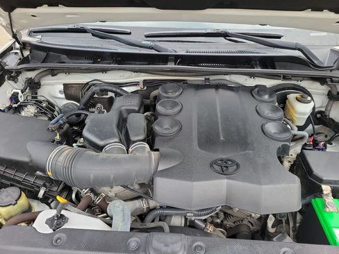 Used 2018 Toyota 4Runner SR5 RWD image 34