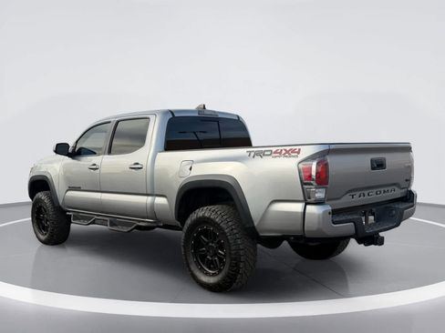 Used 2022 Toyota Tacoma TRD Off-Road w/ TRD Premium Off Road Package AWD/4WD image 3