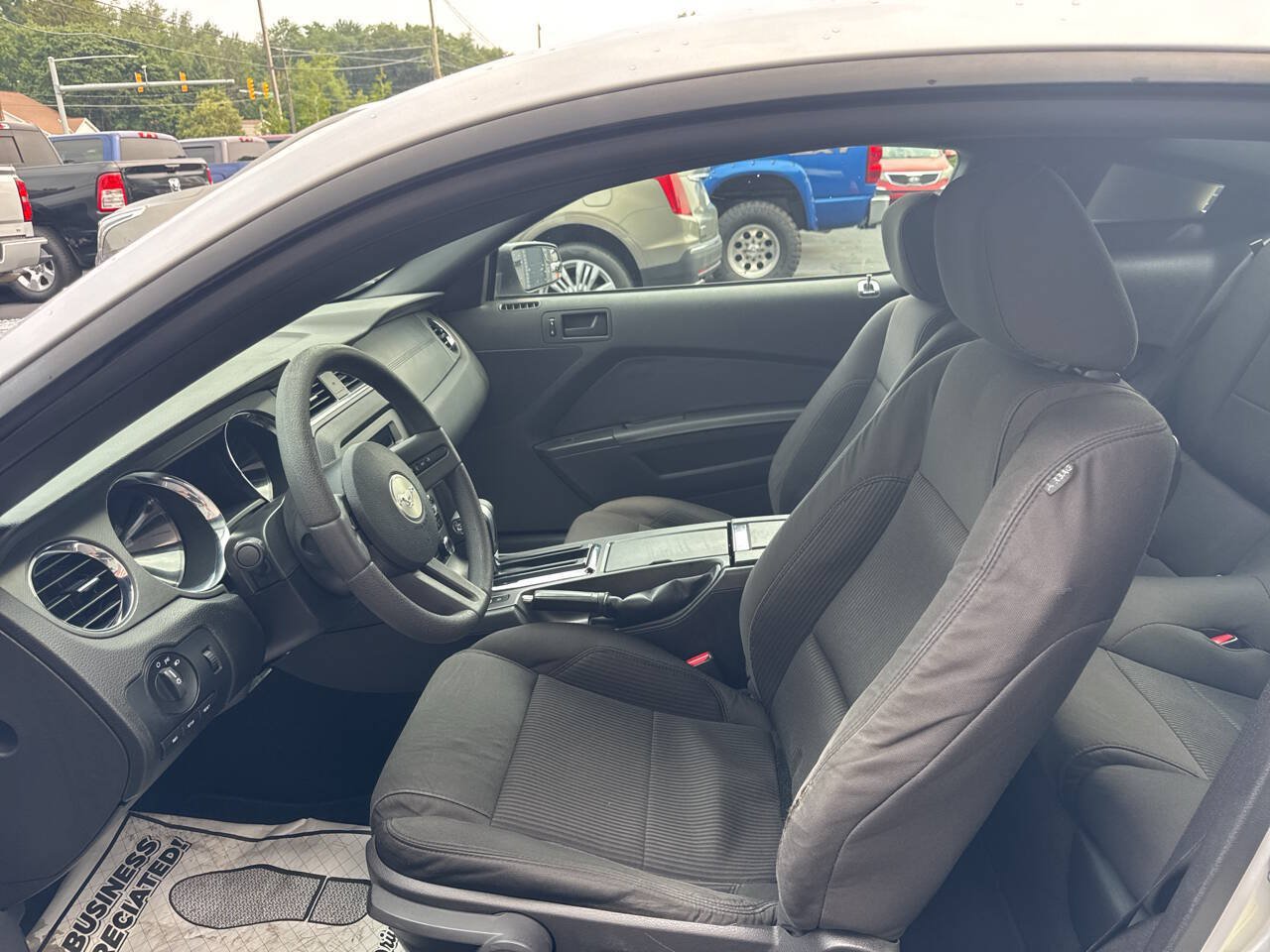 Used 2011 Ford Mustang Coupe w/ 101A Rapid Spec Order Code RWD image 13