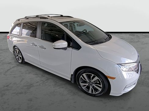 Used 2023 Honda Odyssey Touring image 4