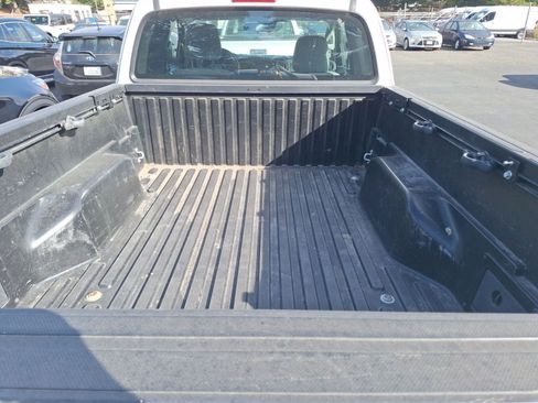 Used 2018 Toyota Tacoma SR RWD image 9