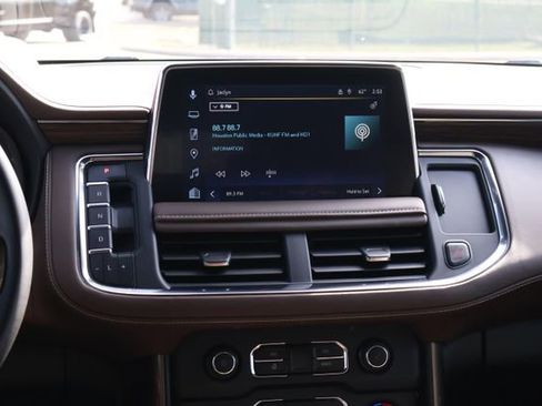 Used 2023 Chevrolet Suburban High Country w/ Max Trailering Package image 17