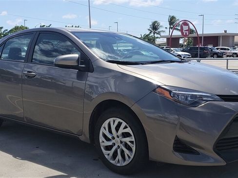 Used 2018 Toyota Corolla LE FWD image 4