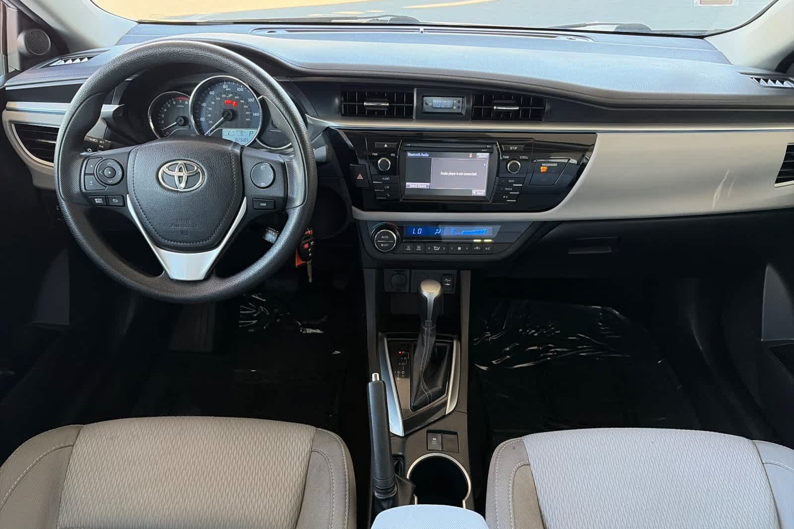 Used 2016 Toyota Corolla LE FWD image 3