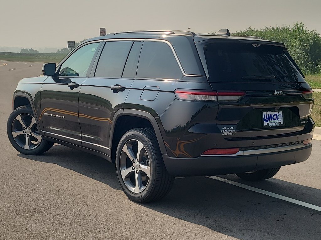 New 2026 Jeep Grand Cherokee Limited w/ Luxury Tech Group II AWD/4WD image 2