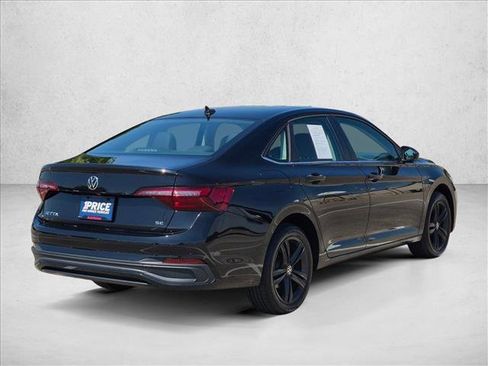 Used 2023 Volkswagen Jetta SE w/ Panoramic Sunroof Package FWD image 5