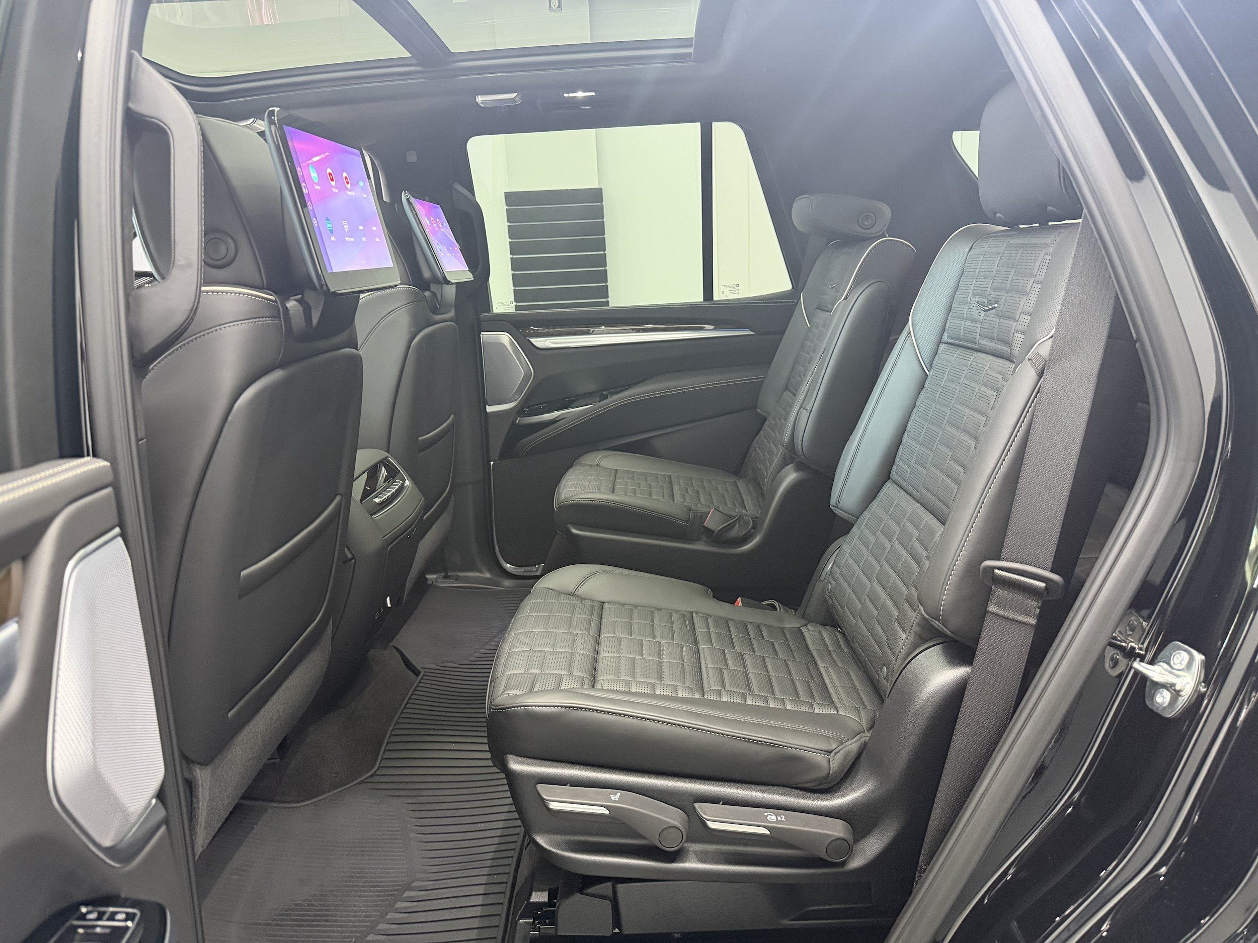 Used 2026 Cadillac Escalade Platinum Sport AWD/4WD image 30