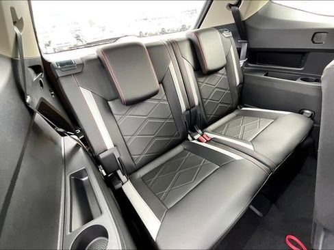 New 2025 Volkswagen Atlas Peak Edition SE image 25
