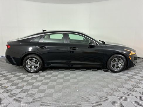 Used 2022 Kia K5 LX image 8