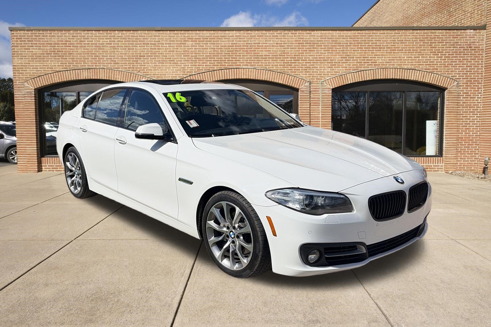 Used 2016 BMW 528i xDrive Sedan AWD/4WD image 1